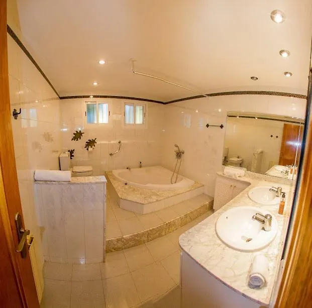 Les Canyes Cottage, Private Villa Resort Piera